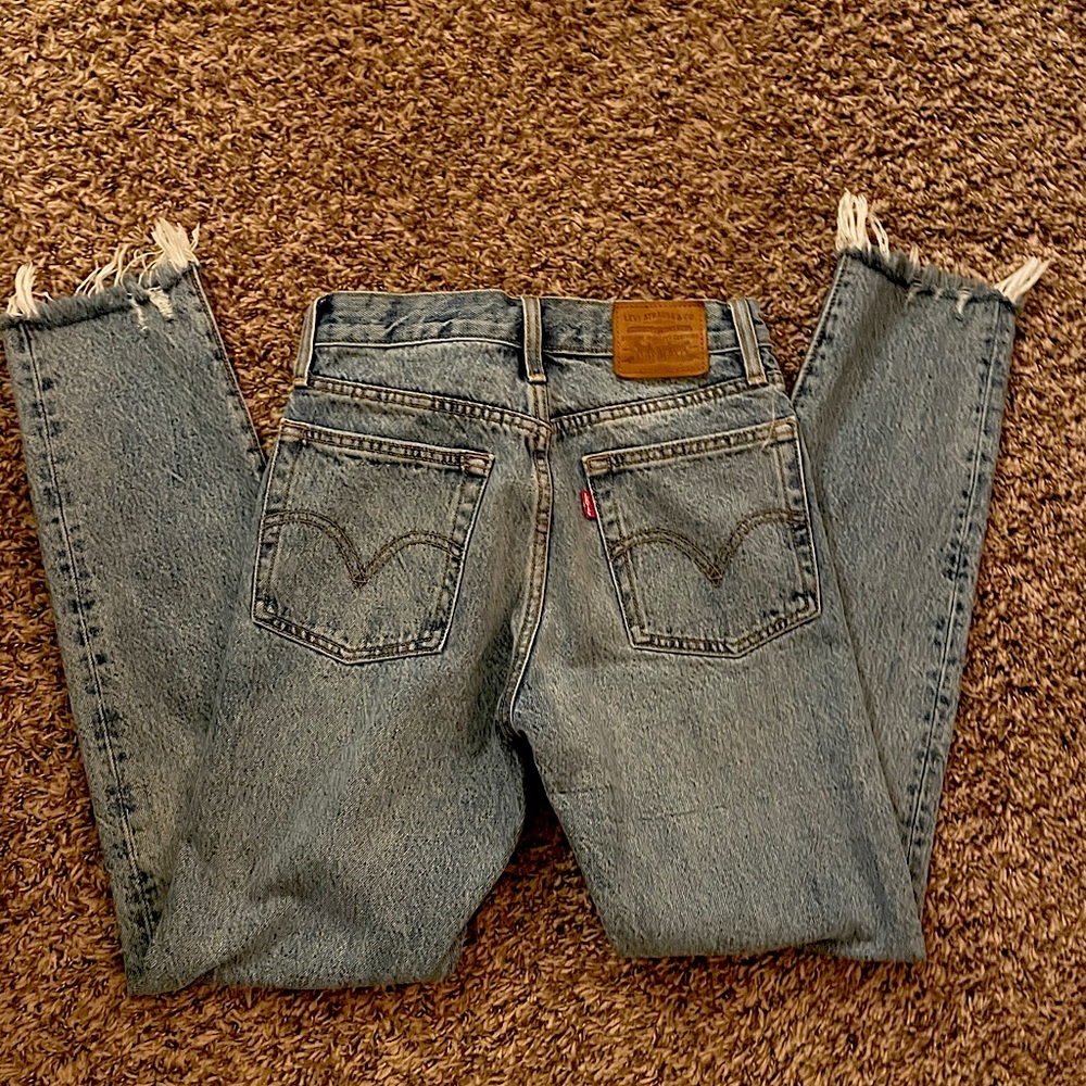 DO NOT BUY. SOLD. Levi’s wedgie high waisted jeans